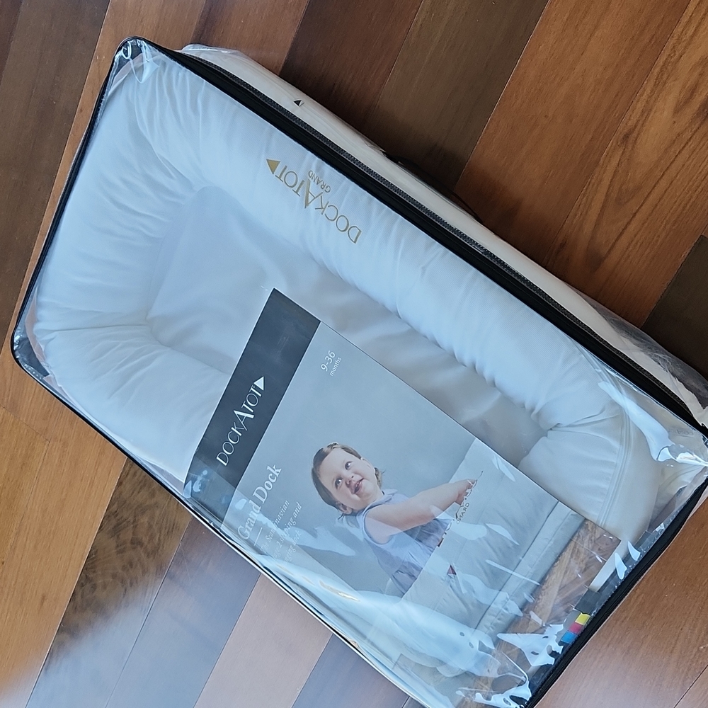 DockATot GRAND in pristine white